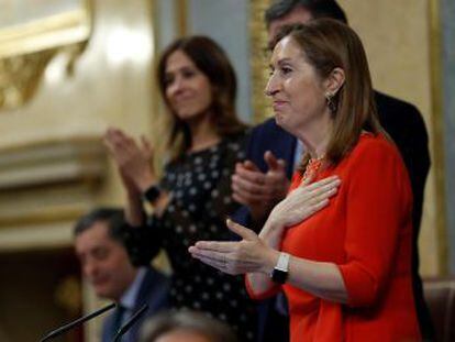 La presidenta del Congreso, Ana Pastor, ha pedido un informe a sus letrados para ver si puede parar las iniciativas sociales de Sánchez