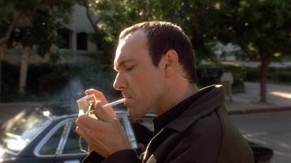Kevin Spacey en 'Sospechosos habituales' (1995), preparando su encuentro con el diablo.