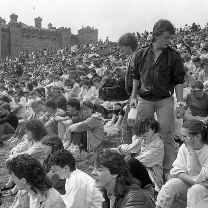 Público en un concierto celebrado junto al castillo de Slane, en Irlanda, en 1986.
