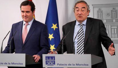 A la izquierda, el presidente de CEPYME, Antonio Garamendi, junto al presidente de la CEOE, Juan Rosell, en La Moncloa