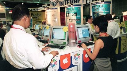 Exposición Internet World en Singapur (1999). 