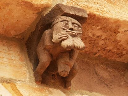 Canecillo de la colegiata de San Martín de Elines (Cantabria).