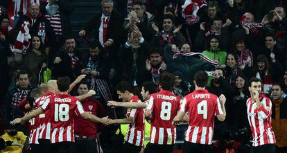 Los jugadores del Athletic Bilbao celebran el 1 a 0