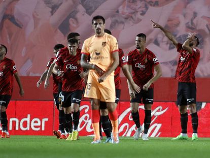 Los jugadores del Mallorca celebran el gol de Muriqi ante el Atlético este miércoles en Son Moix.