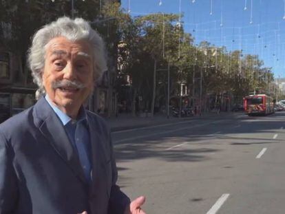 Lluís Permanyer al passeig de Gràcia, durant el documental.