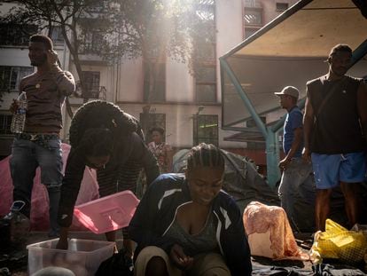 Migrantes haitianos, acampan en Ciudad de México.