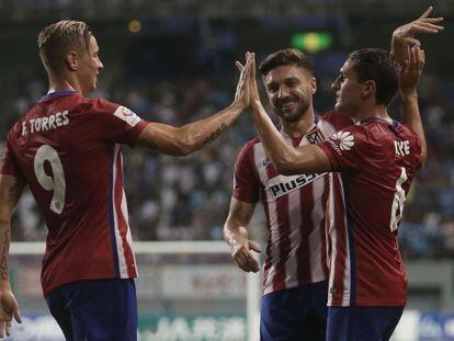 Torres y Siqueira felicitan a Koke por su gol