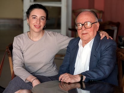 Augusto Monterroso y su compañera, Bárbara Jacobs, en el Escorial (Madrid), en 2001.