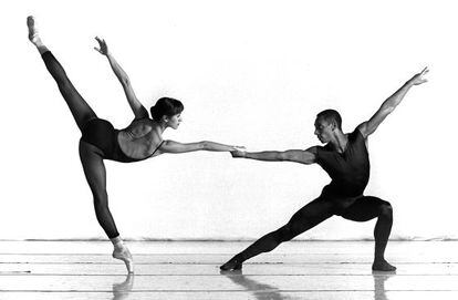 Tony Fabre y Eva López Crevillén, en un ensayo con la Compañía Nacional del Danza en abril de 1997.