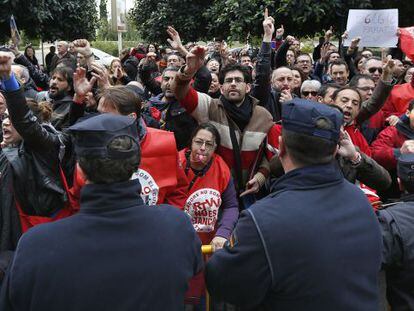Una de las numerosas protestas en Valencia de los trabajadores de RTVV contra el cierre de la cadena del mes de diciembre.
