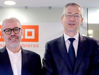 Unai Sordo, secretario general de Comisiones Obreras (CC OO), junto a Pablo Hernández de Cos, gobernador del Banco de España.