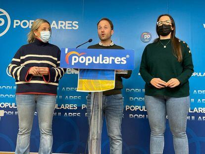 El presidente provincial del PP de Jaén, Erik Domínguez, durante la rueda de prensa en la que anunció el recurso ante los tribunales para frenar la moción de censura en Linares.