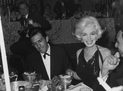 El mexicano de origen gallego José Bolaños, a la derecha de Marilyn Monroe.