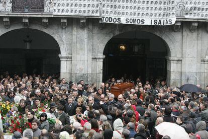 Funeral por el militante socialista Isaías Carrasco en Mondragón, tras su asesinato a manos de ETA.