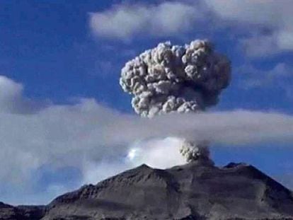 Erupción del volcán Sabancaya en Perú.