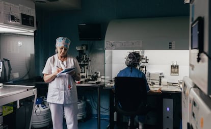 La doctora Rocío Núñez Calonge, en un laboratorio.