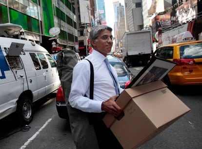 Un empleado de Lehman Brothers el 15 de septiembre de 2008, cuando el banco anunci&oacute; la quiebra