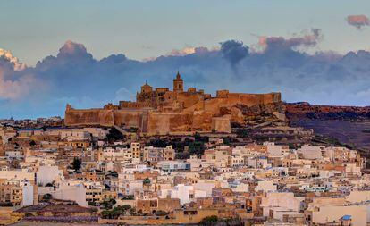Panorámica de la ciudad de Victoria, en Gozo, con la ciudadela de Il-Kastell, al fondo.