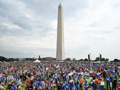 Thousands of gun control advocates join the "March for Our Lives" as they protest against gun violence during a rally near the Washington Monument on the National Mall in Washington, DC, June 11, 2022. - Protesters are demonstrating across the US for tighter firearms laws to curb devastating gun violence plaguing the country. (Photo by SAUL LOEB / AFP)