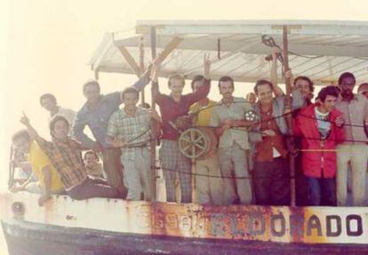 Un bote de refugiados cubanos llega a Florida en 1980.