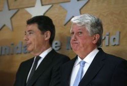 Ignacio González, presidente de la Comunidad de Madrid (izquierda) junto a Arturo Fernández, presidente de la patronal madrileña (CEIM).