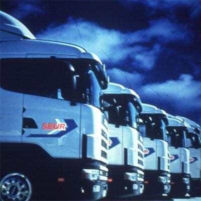 Flota de camiones del grupo de transporte urgente y logística integral.