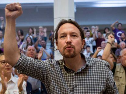 El líder de Podemos, Pablo Iglesias, durante un acto de precampaña ante unos doscientos militantes celebrado este sábado en el edificio de la Fundación Diario Madrid, en el centro de la capital.