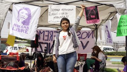 Roxana Ruiz, en una protesta previa a una audiencia para poner fecha a su juicio, en el penal Bordo de Xochiaca, el pasado 29 de julio de 2022 - Legítima defensa