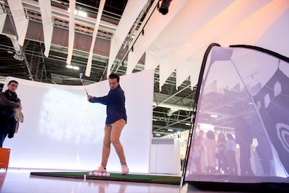 Simulador de campo de golf en el estand de la Comunidad de Madrid (pabellón 10). 