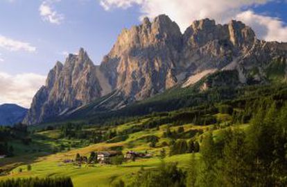Vista de Monte Cristallo, en Parque Natural Fanes-Sennes-Braies, en los Dolomitas (Italia).