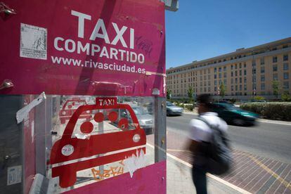 Cartel de taxi compartido en Rivas.