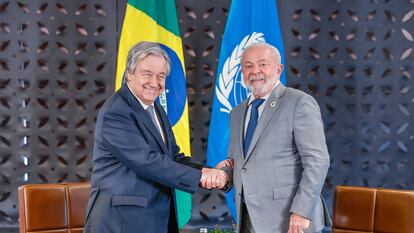 El secretario general de la ONU, Antonio Guterres, junto a Lula da Silva, durante el G7.