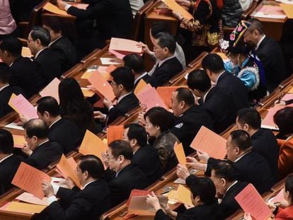 Decenas de delegados en el Congreso del PCCh, este domingo en Pekín.