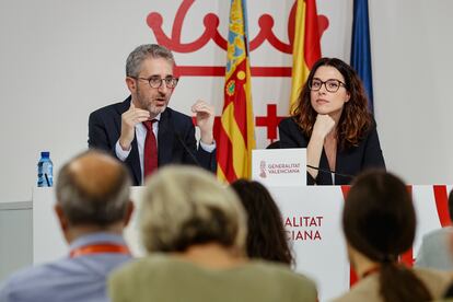 La vicepresidenta Aitana Mas y el consejero de Hacienda, Arcadi España, informan en rueda de prensa del proyecto de ley de Presupuestos de la Generalitat para 2023.