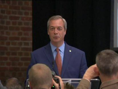 Nigel Farage anuncia su dimisión.