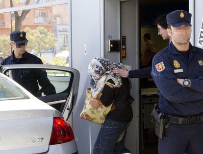 Detención de un empleado del INEM en Barcelona en mayo de 2012.