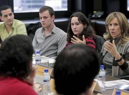 La ministra Cristina Garmendia, en una reunión con las principales asociaciones de estudiantes.