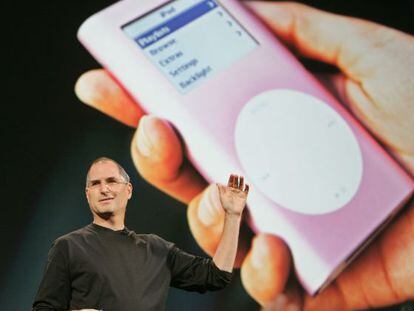 Steve Jobs durante la presentaci&oacute;n de iTunes en Jap&oacute;n en 2005.