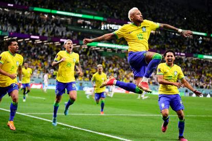 Neymar celebra el gol a Croacia que ha abierto el marcador.