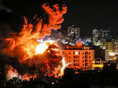 El ejército de Israel ataca la Franja de Gaza. En vídeo, declaraciones de un testigo e imágenes de la vivienda.