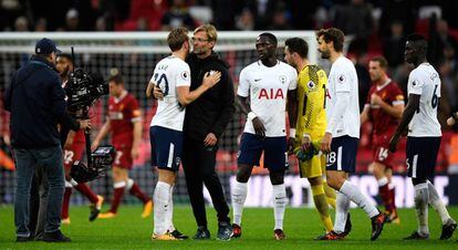 Klopp felicita a Kane tras el partido en Wembley