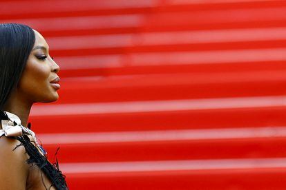 Naomi Campbell llega a la proyección de la película 'Decisión de irse', este martes, en Cannes.