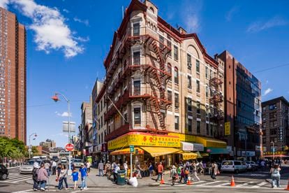 Manhattan's Chinatown is home to 141,000 residents, 28% of whom are of Asian descent.