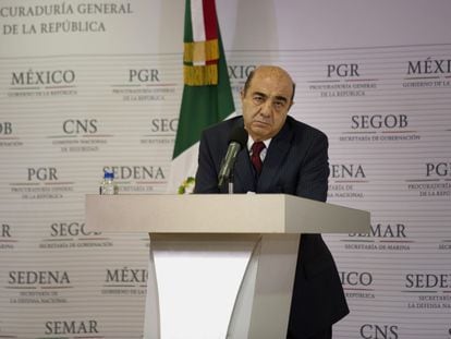 Jesés Murillo Karam escucha una pregunta en una conferencia de prensa en Ciudad de México, el 7 de noviembre de 2014.