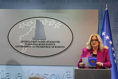 Edita Tahiri, ministra para el Di&aacute;logo con Belgrado, en rueda de prensa tras la asignaci&oacute;n del c&oacute;digo de Kosovo.