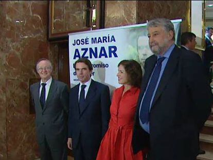Aznar presume de sus Gobiernos en un acto sin ministros ni la cúpula del PP