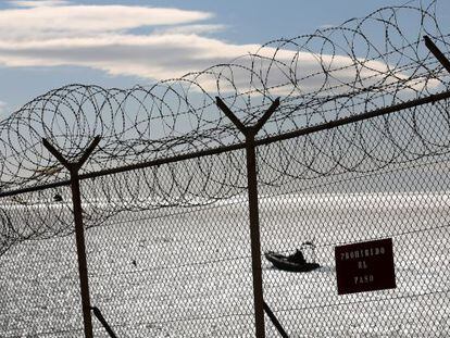 La Guardia Civil vigila la zona de la frontera con Marruecos.