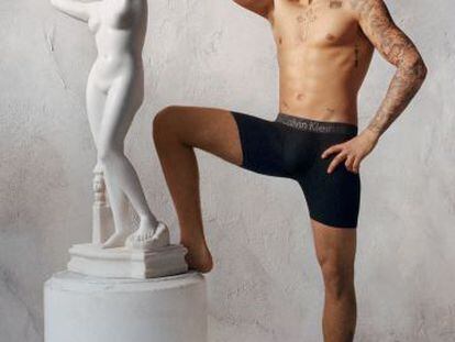 Justin Bieber posa para la campa&ntilde;a publicitaria de Calvin Klein.