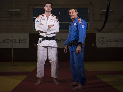 Niko Sherazadishvili (I) y Quino Ruiz, su técnico, en el Polideportivo de Brunete antes de viajar al Mundial.