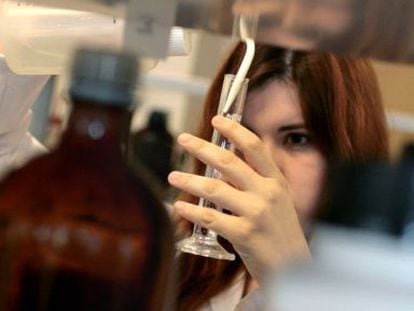 ¿Es más difícil para la mujer dedicarse a la ciencia?